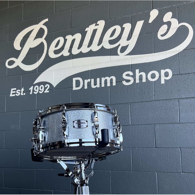 Yamaha AMS1460 Absolute Hybrid Maple 6×14″ Snare Drum in Silver Sparkle *IN STOCK*