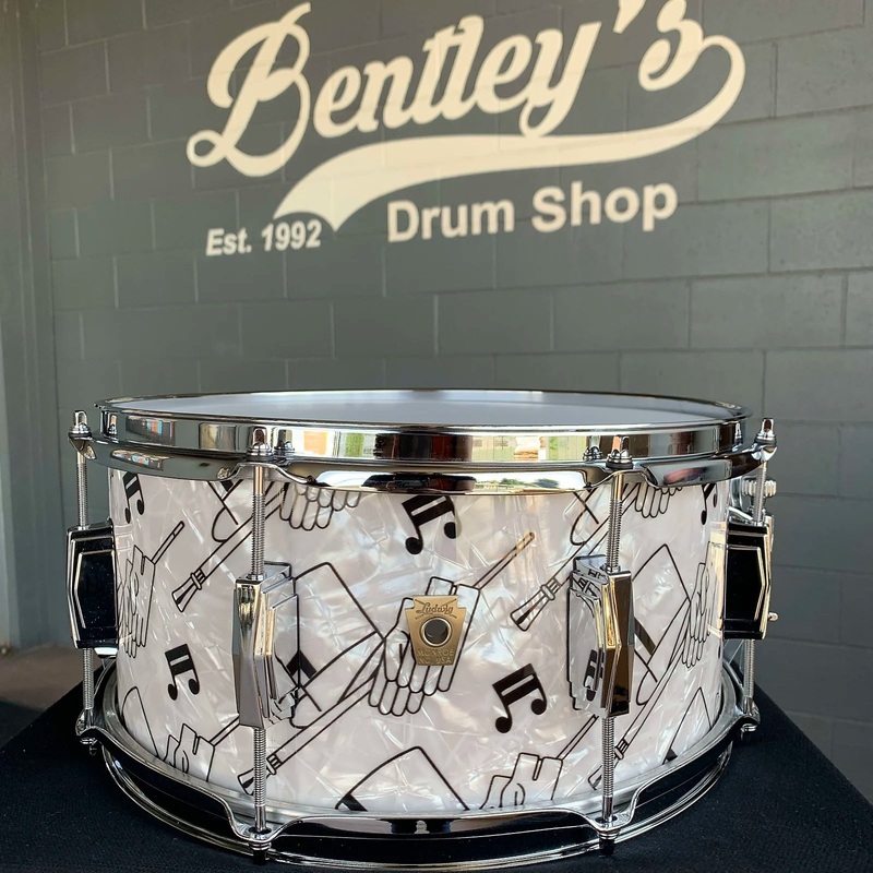*Bentley’s Exclusive* Ludwig Classic Maple 6.5×14 Snare Drum in Top Hat & Cane White Marine Pearl w/ Imperial Lugs